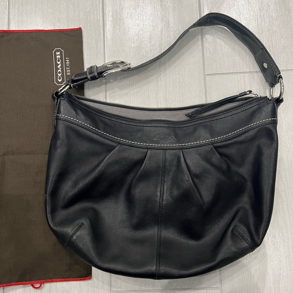 Authentic COACH BLACK LEATHER SOHO HOBO  PURSE. Gently used condition.